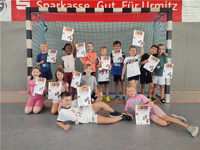 Spannende Aktion für die jüngsten Sportbegeisterten Die Klasse 1a der Grundschule Urmitz. Foto: Andrea Feix
