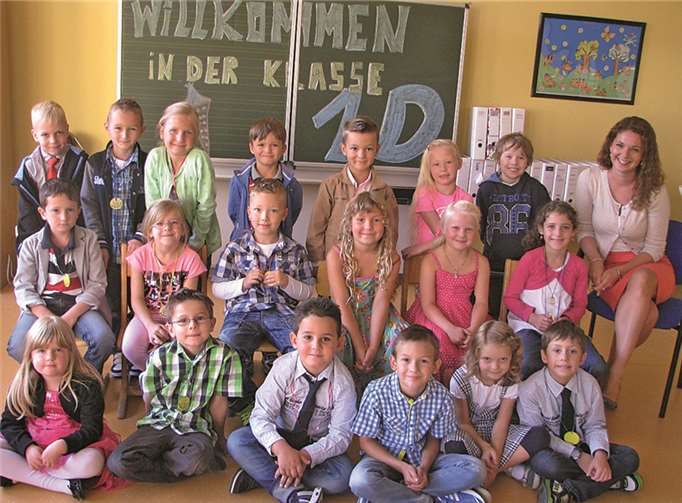 Die Klasse 1d mit ihrer Lehrerin Frau Löhndorf.