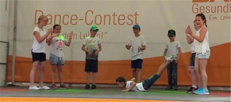 Die Klasse 3b der Grundschule Burgbrohl bei ihrem Auftritt in Boppard. privat