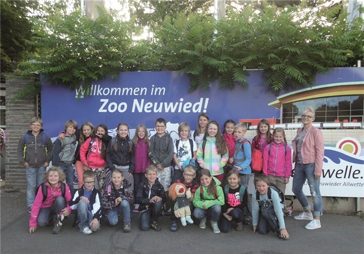 Die Klasse 4 der Grundschule Oberfell sowie ihre Klassenlehrerin Dominique Lorenz.Privat