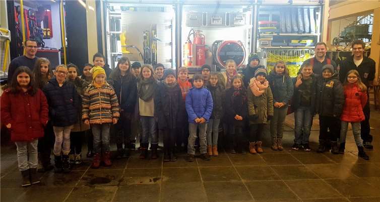 Die Klasse 4c zu Besuch bei der Freiwilligen Feuerwehr Sinzig.privat