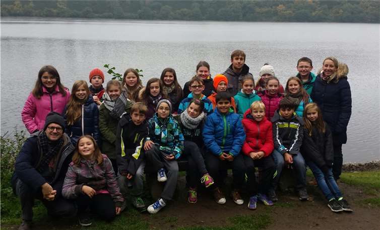 Die Klasse 5a besuchte auf ihrer Fahrt unter anderem das Weinfelder Maar. privat