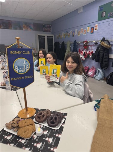 Die Klasse 5c bedankt sich auch im Namen der gesamten Schulgemeinschaft für das tolle Buchgeschenk.  Foto: privat