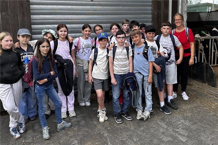 Die Klasse 5c beim Besuch auf dem Meuteshof