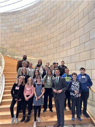 Die Klasse 5c der Wachtberger Hans-Dietrich-Genscher-Schule besuchte den Landtag in Düsseldorf. Foto: privat