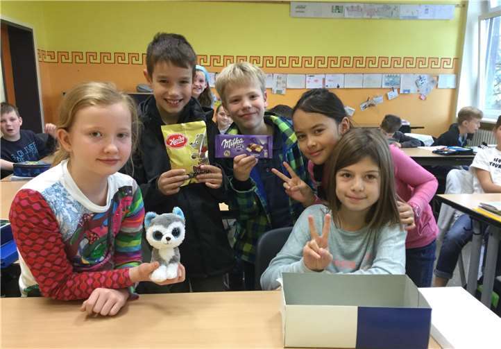 Die Klasse 5c mit Slush, ihrem Austauschkuscheltier. Privat