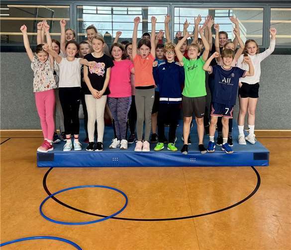 Die Klasse 5c schafft als Team die Rettung auf die sichere Insel. Quelle: Realschule plus FOS Kaisersesch