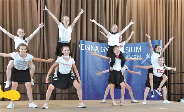 Die Klasse 6e präsentierte ihren selbst choreografierten und eingeübten Tanz und erntete großen Beifall.Michael Sexauer