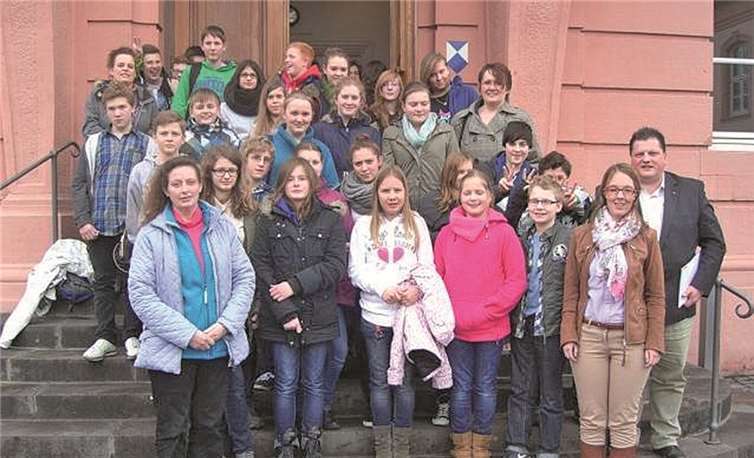 Die Klasse 7a der Erzb. Realschule St. Josef aus Bad Honnef vor dem Landtag in Mainz.privat