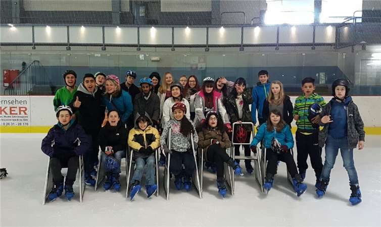 Die Klasse 7b der Realschule plus Niederzissen besuchte mit den DaZ-Schülern das Icehouse in Neuwied. privat
