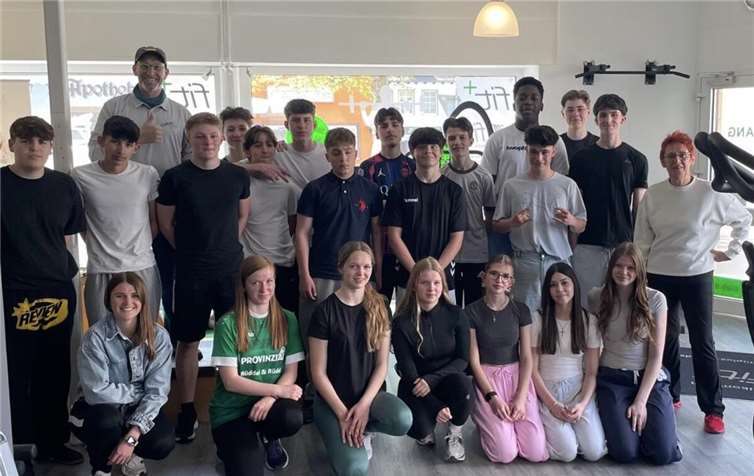 Die Klasse 9c erlebte einen spannenden Tag im Fitnessstudio.Foto: Detlef Eenhuis