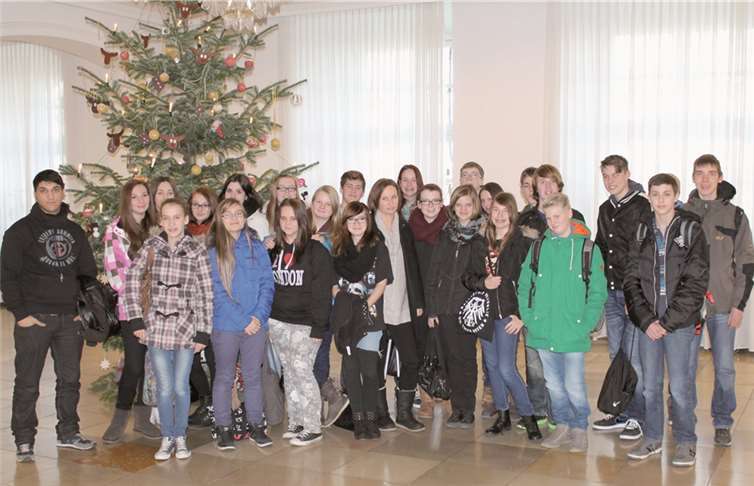 Die Klasse 9d im Foyer des Landtags. privat