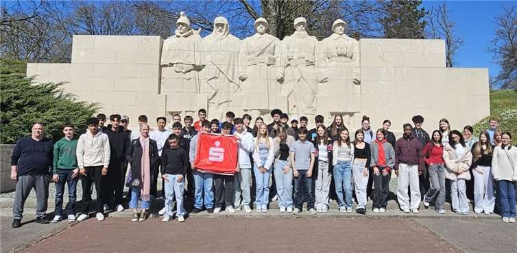 Die Klassen 9b und 9c der St. Thomas Realschule plus Andernach besuchten die Gedenkstätte Verdun. Foto: privat