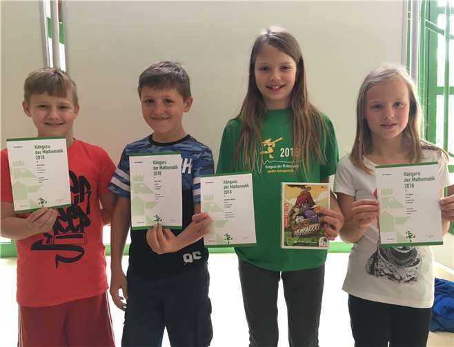 Die Klassensieger (v.l.): Alvis Buss (Klasse 4a), Alwin Derr (Klasse 3b), Annalena Müller (Klasse 4b) und Lia Jähne (Klasse 4a).