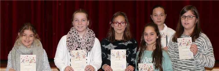 Die Klassensiegerinnen: Lea K., Amélie W, Louisa A., Leah Sch., Lisa Sch., Stella S.