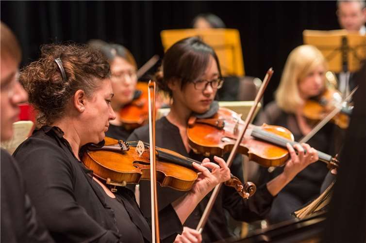 Die Klassische Philharmonie Bonn spielt am Sonntag, 21. Mai, um 17 Uhr ein Konzert unter dem Titel „Rising Stars“ im Theatersaal des Augustinum Bad Neuenahr. Foto: Dominik Ketz
