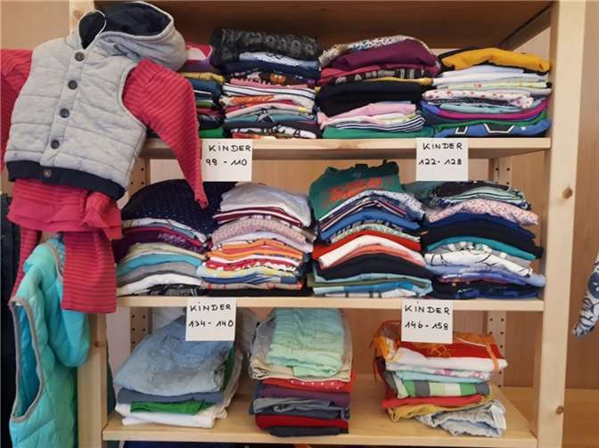 Die Kleiderstube ist allen zugänglich, die Freude daran haben, in gut sortierter und gut erhaltener Second-Hand-Mode für Frauen, Männer und Kinder zu stöbern und auszusuchen. Fotos: privat