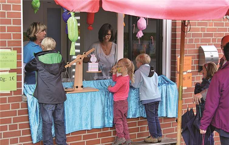 Die Kleinen hatten die wundervolle Wahl beim "Gummibärchen zum Selbermischen". privat