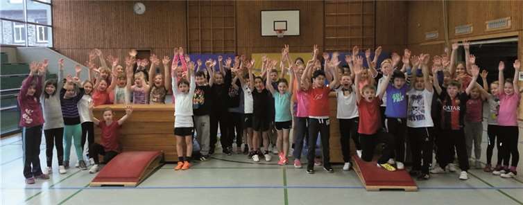 Die Kleinen hatten großen Spaß beim Dreikampf „Geräteturnen“ in der Turnhalle. privat