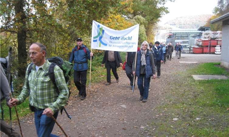 Die Klimapilger auf dem Weg von Münstermaifeld nach Cochem