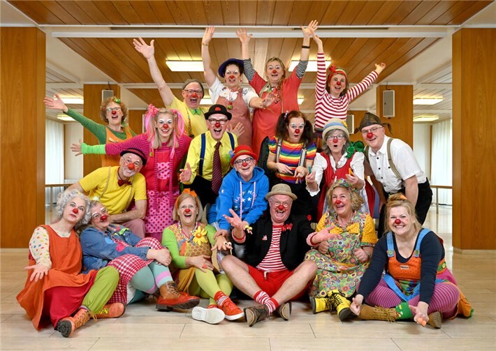 Die Klinik-Clowns sind eine gut gelaunte Truppe.  Foto: Ralph Kuenzel