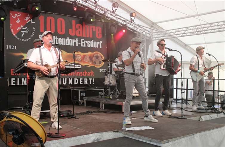 Die „Klüngelköpp“ hatten alle ihre Hits dabei. Fotos: DU