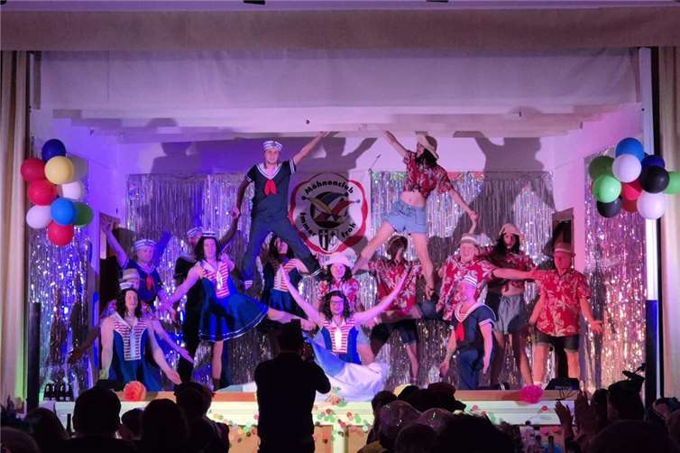 Die „Knubbels“ entführten das Publikum der Möhnen-Sitzung in den Sommerurlaub.  Fotos: TGR