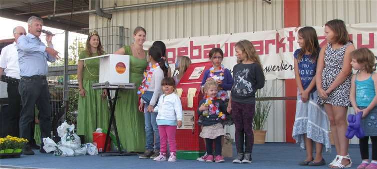 Die Kobern-Gondorfer Weinmajestäten begeisterten beim Moselweinfest im röhrig- hagebaumarkt in Zeulenroda/Thüringen. Röhrig