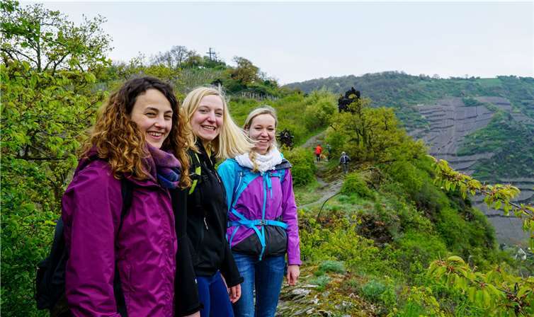 Die Kobern-Gondorfer Weinmajestäten hatten die Idee zu der sagenumwobenen Wanderung auf dem Tatzelwurmweg.