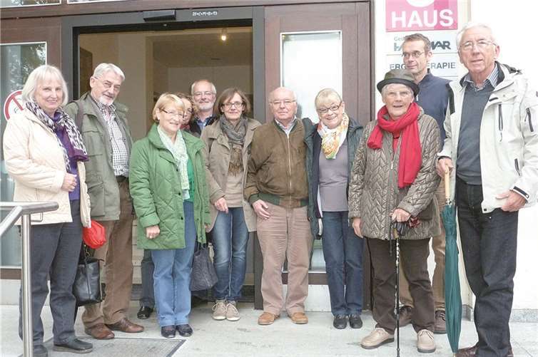 Die Koblenzer Besuchergruppe vor dem Eingang zur Gedenkstätte. Peter Wings
