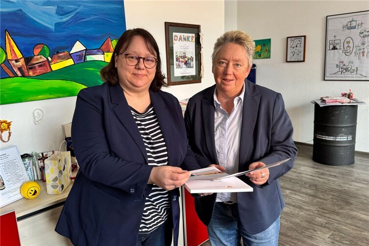 Die Koblenzer Bürgermeisterin Ulrike Mohrs (rechts) und Sabine Kirchmayer (links) vom Verein „Mein Herz lacht“ trafen sich zum Austausch über die wertvolle Arbeit der Selbsthilfe-Community für Eltern und sprachen über Kooperationsmöglichkeiten.