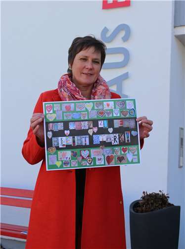 Die Koblenzer Caritas ist dankbar für die Welle der Hilfsbereitschaft und Solidarität. Caritasdirektorin Martina Best-Liesenfeld freute sich über eine schöne Geste der Grundschule Oberdorf in Metternich, die einen stärkenden Gruß an das Haus Eulenhorst schickte.Quelle: Caritas Koblenz