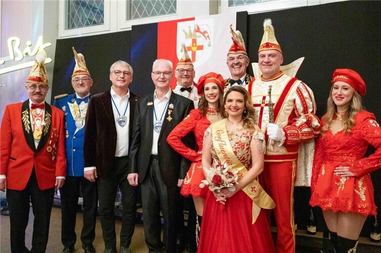 Die Koblenzer Ex-Prinzen tafen sich zum Stammtisch, um zwei verdiente Persönlichkeiten auszuzeichnen. Fotos: SCH