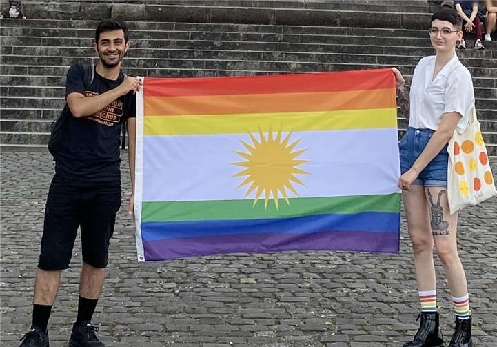 Die Koblenzer Queerbeauftragte Ruby Nilges mit dem Aktivisten Amed Sherwan.Quelle: Stadt Koblenz