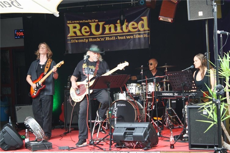 Die Koblenzer Rockband „ReUnited“ begeisterte in der Kailer Musikschmiede mit klassischen Rocktiteln berühmter Bands und Interpreten.