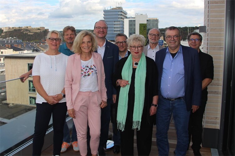 Die Koblenzer SPD-Ratsfraktion auf der Dachterrasse des neuen Hotels.