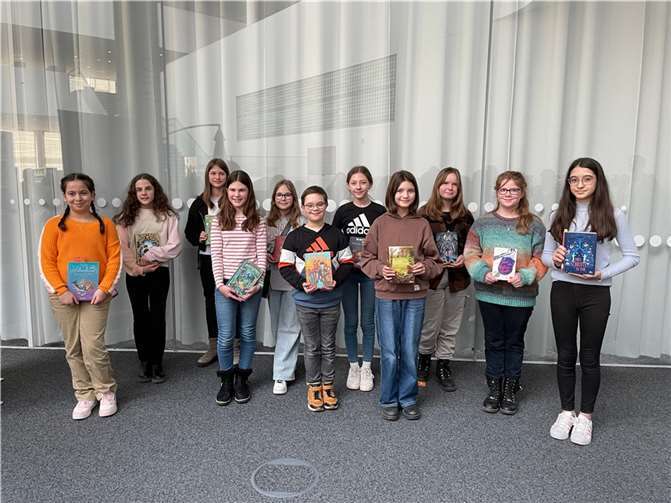 Die Koblenzer Schulsiegerinnen und -sieger hatten sich spannende Bücher ausgesucht, aus denen sie dem Publikum in der ersten Runde drei Minuten vorlasen. Fotos: Stadt Koblenz / Nathalie Roschmann