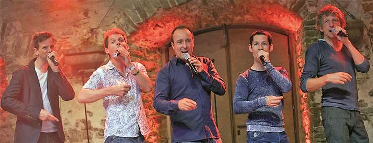 Die Kölner A-capella-Band „Basta“ überzeugte ihr Publikum voll und ganz beim Auftaktabend des diesjährigen Internationalen Festivals „Musik und Wein im Ahrtal“ in der Klosterruine Marienthal. Jost