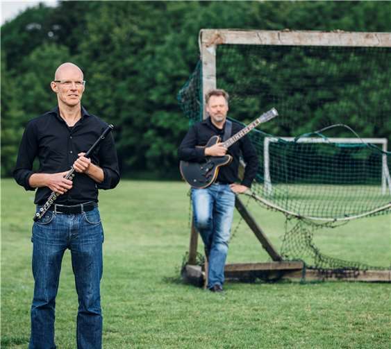 Die Kölner Ausnahmemusiker Andi Reisner und Rainer Berger geben ein außergewöhnliches Konzert im Zehnthofgewölbe. Smilla Dankert