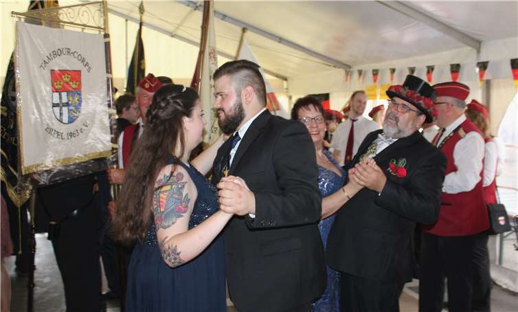 Die Könige Dominik und Andreas Schwager,eröffneten mit ihren Königinnen den Kirmesball