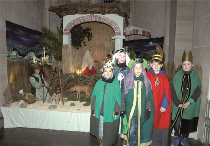 Die Könige besuchten die Weihnachtskrippe in der Pfarrkirche.