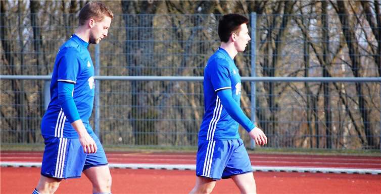 Die Körpersprache sagt alles aus: Nach der Niederlage in Kaisersesch gab es für die SG Elztal (rechts Björn Gilles) auch zu Hause gegen den TuS Kirchberg nichts zu holen.SK