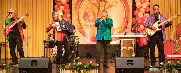 Die Kolibris brachten Hits und Stimmung mit in den Saal. Fotos: CEW