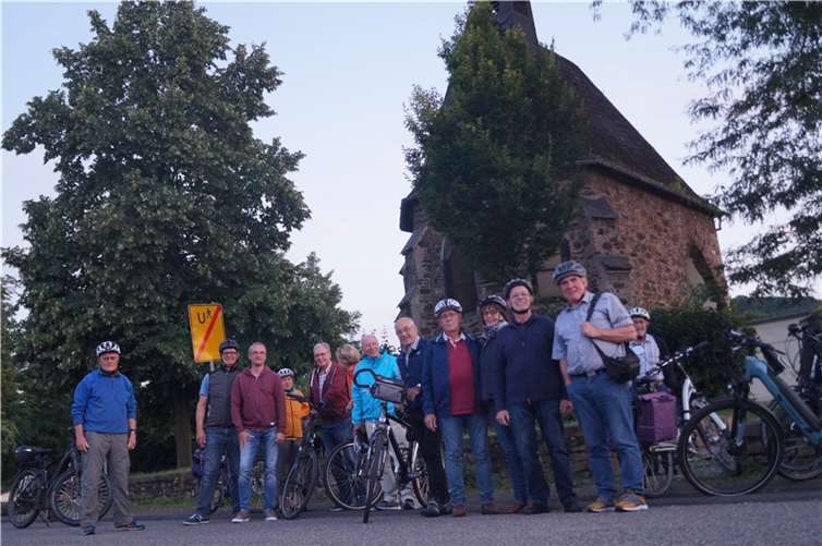 Die Kolping-Radler machten Pause vor der gotischen Wenzelkapelle.Foto: privat