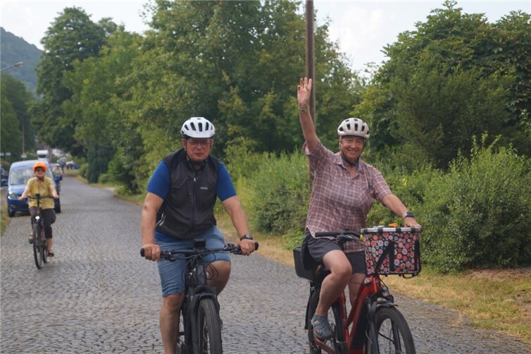 Die Kolping-Radler rollen durch die Abendsonne.