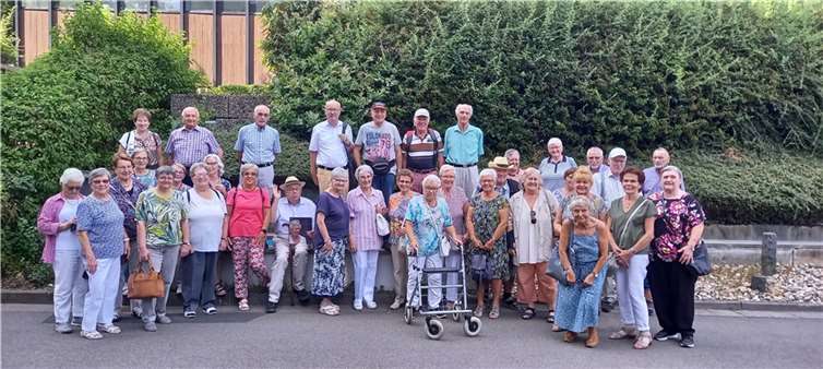 Die Kolpinger aus Lahnstein beim Besuch des ehemaligen Lahnsteiner Pfarrers Thomas Barth im Antoniusheim in Wiesbaden.  Foto: Kolpingfamilie Lahnstein