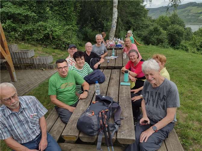 Die Kolpingfamilie entdeckte den Langhalsweg. Fotos: privat