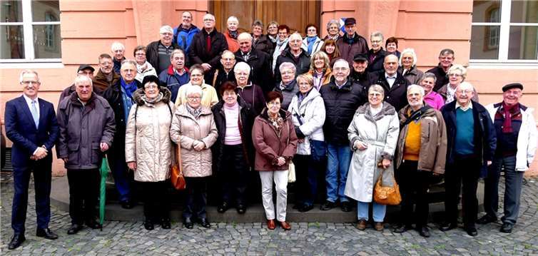 Die Kolpingfreunde mit MdL Josef Dötsch (links) vor dem Landtag in Mainz. privat