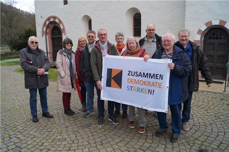 Die Kolpingsfamilie Lahnstein bei der Vorstellung des Transparentes.  Foto: Kolping St. Martin