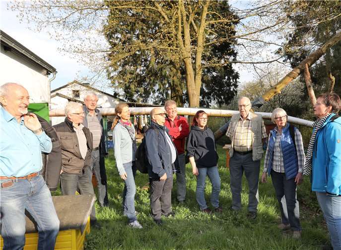 Die Kommunalpolitiker informierten sich vor Ort über die Situation im TIerheim. Privat